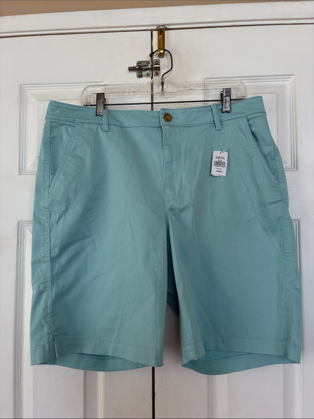 New Eddie Bauer shorts comfort Stretch Mid rise Shorts Size 16